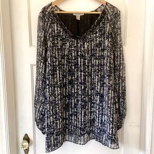 Fred David blouse Size 2X Gray White blue Geometric Design beaded v-neck layered